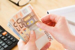Lire la suite à propos de l’article Comment reconnaître un faux billet de 50 euros ?