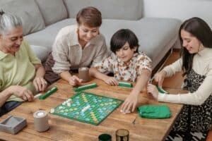 Lire la suite à propos de l’article Scrabble : règles du jeu et conseils pour être le meilleur
