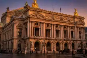 Façade de l'Opéra Garnier à Paris, architecture néo-baroque du XIXe siècle