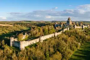 Vue panoramique de la cité médiévale de Provins classée Unesco avec ses remparts et la Tour César